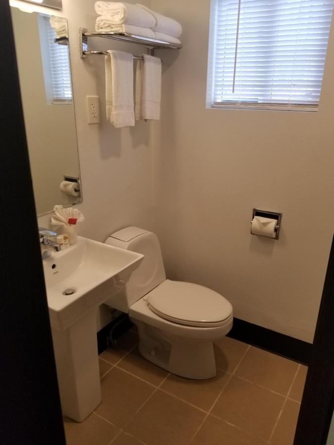 Best Lynnwood Inn Motel 2*