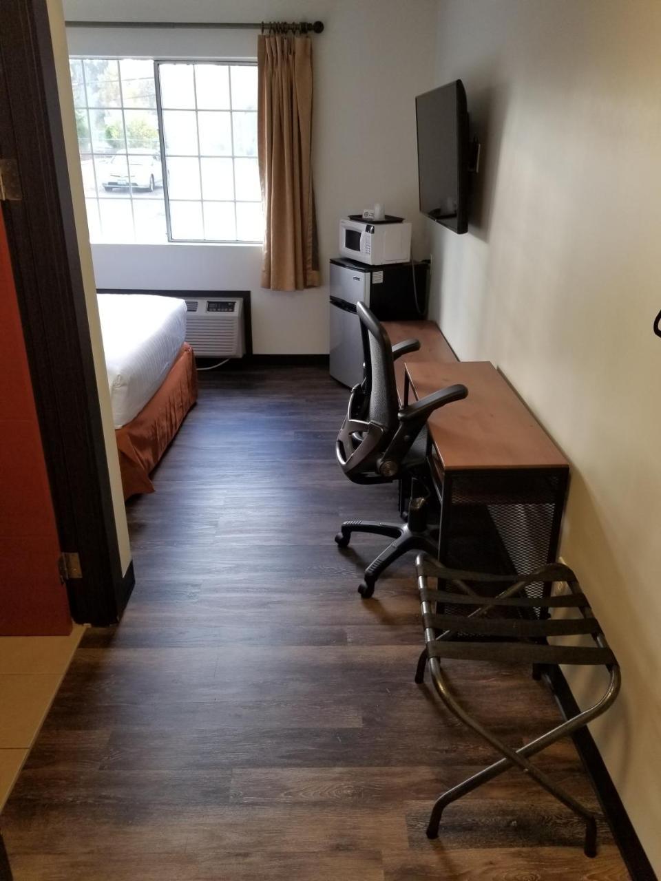 Best Lynnwood Inn 2*